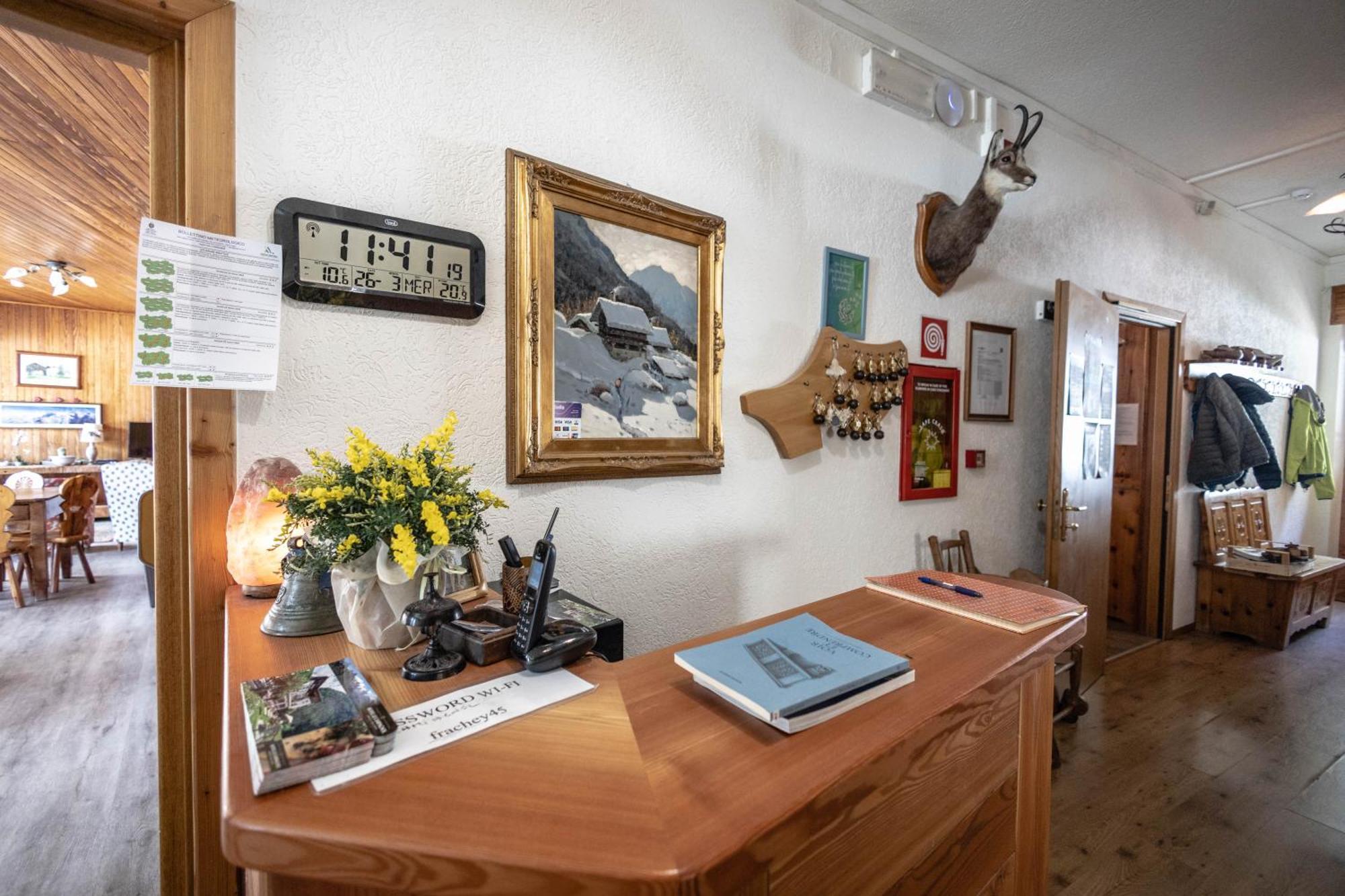 Hotel Le Campagnol Champoluc Extérieur photo